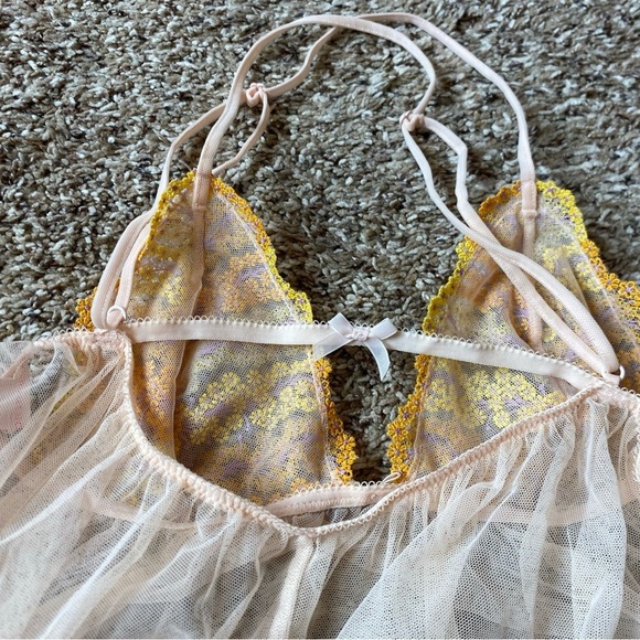 Victoria's Secret Womens Yellow Floral Sheer One Piece Lingerie Size Medium - Picture 4 of 6